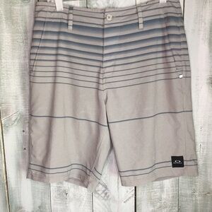 Mens OAKLEY Golf Shorts Blue Gray Striped 32W Athletic Stretch 10” Inseam
